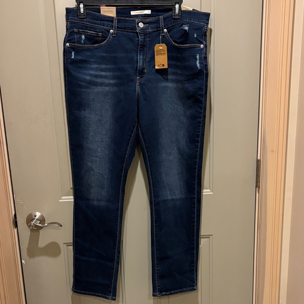 Levi Classic Straight Jeans
